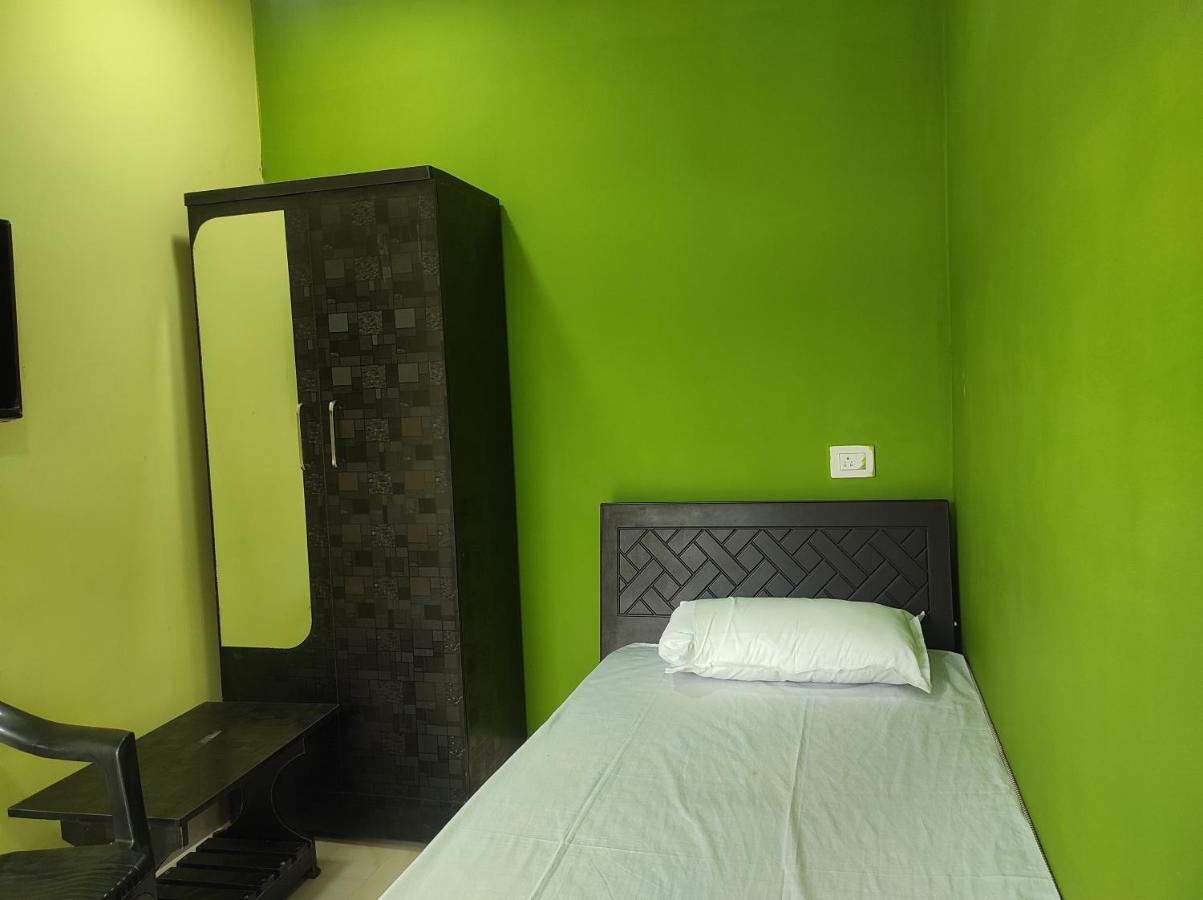 Hotel Sk Lodge Near Guwahati Airport Exterior foto